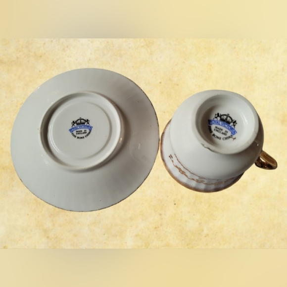 VINTAGE ROYAL VICTORIA FLORAL TEACUP & SAUCER GOLDEN ANNIVERSARY FINE BONE CHINA - Picture 5 of 9